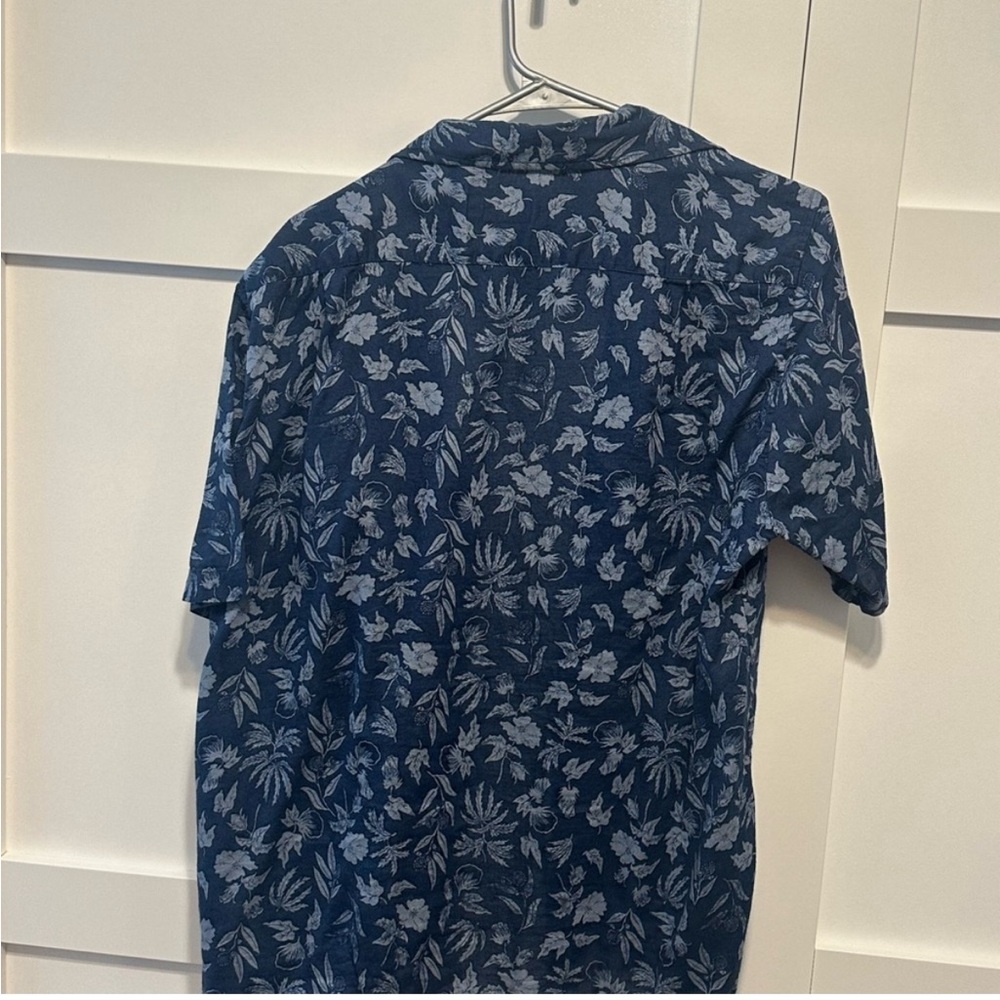 Bundle of 3 Patagonia shirts.